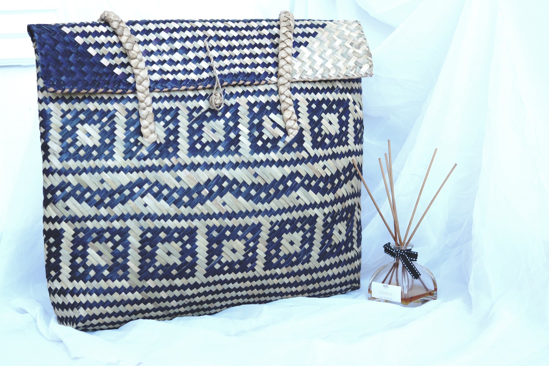 Large patterned purun bag